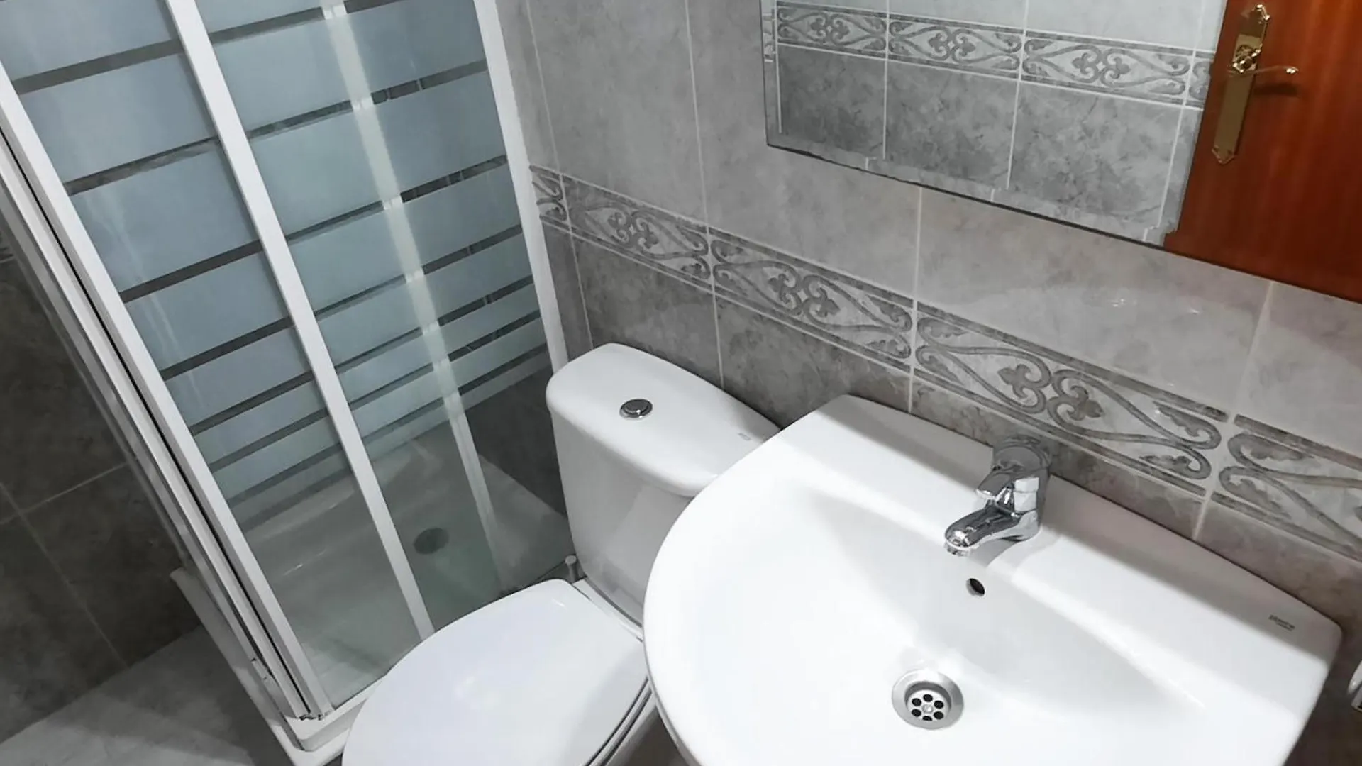Apartamento De 3 Dormitorios Frente Al Mar En Llanca, Cerca De Playas Y Actividades - Es-170-43 Spain
