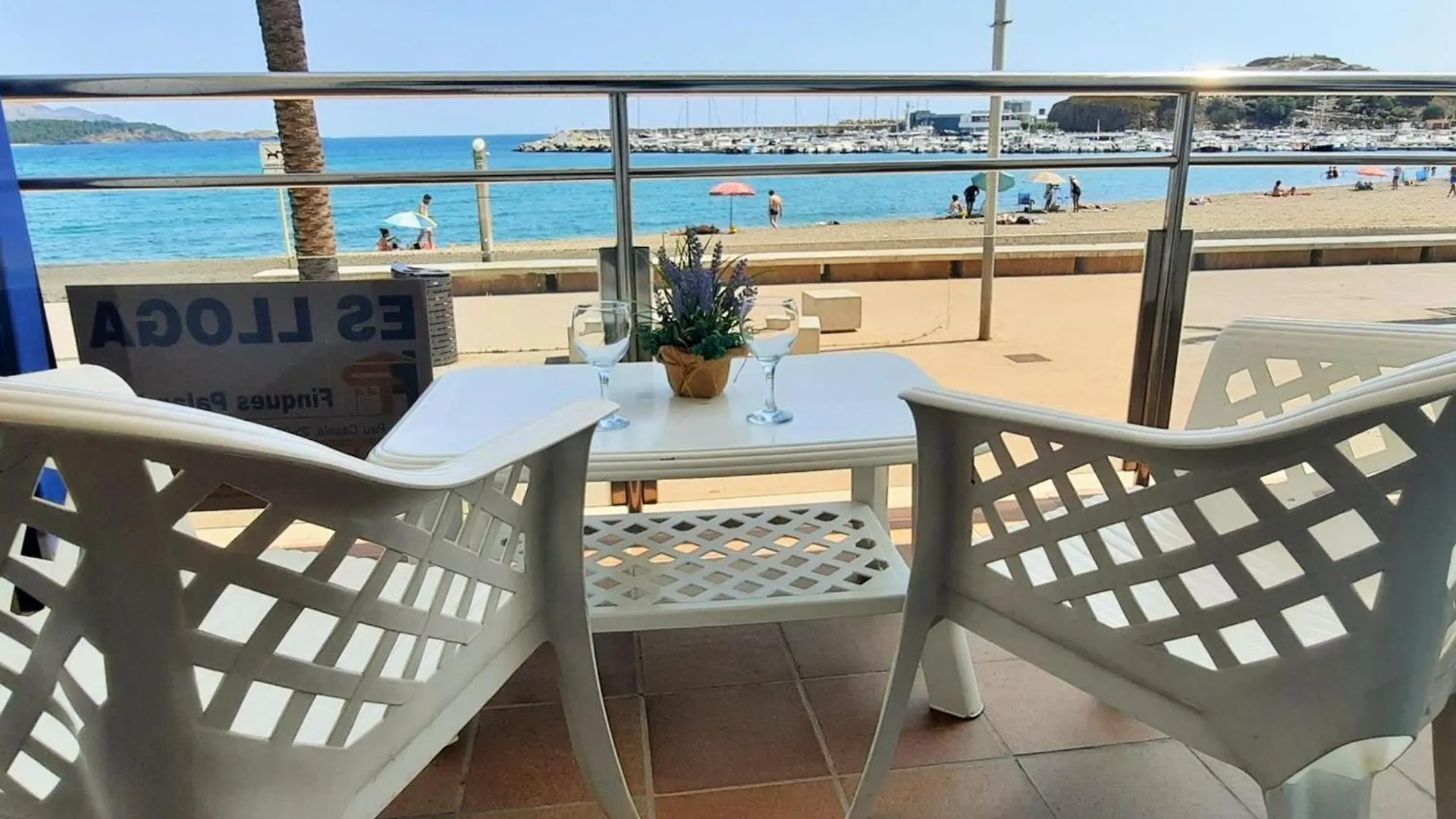 Apartamento De 3 Dormitorios Frente Al Mar En Llanca, Cerca De Playas Y Actividades - Es-170-43